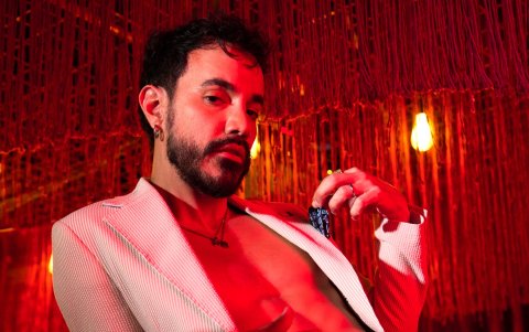 Se define como un hombre sensible y apasionado.