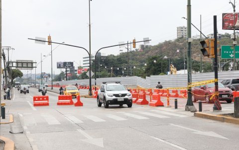 La construcción de los dos pasos a desnivel en la avenida del Bombero ha sido paralizada.