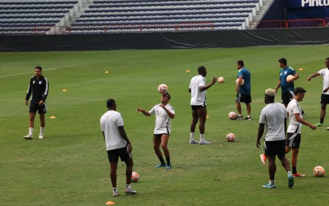 Christian Cueva en uno de sus últimos entrenamientos con Emelec.