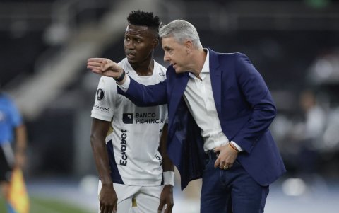 Tiago Nunes resaltó el juego de los albos en el campo del Fogao.