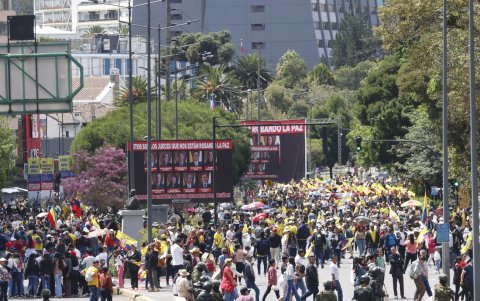 El 12 de agosto de 2025, el presidente Daniel Noboa encabezó una marcha hacia la Corte Constitucional tras suspensión de artículos de tres de sus leyes.