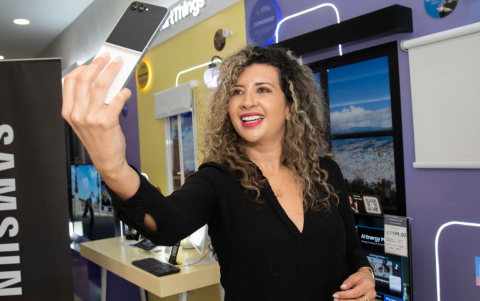 Alexandra Bravo prueba los equipos.