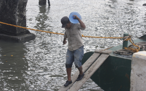 Complicaciones. Los moradores denuncian que el mal estado del agua potable les produce enfermedades.  Conseguir un botellón de agua puede costar hasta $5.