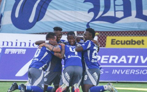 Jaime Ayoví hizo el gol de Emelec ante Técnico Universitario.