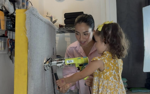 En el estudio, cada gesto compartido es una forma de aprender, conectar y expresarse sin palabras.