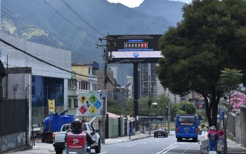 Las vallas en contra de la decisión de la Corte Constitucional aparecieron en el marco de una arremetida en contra del órgano de interpretación constitucional.