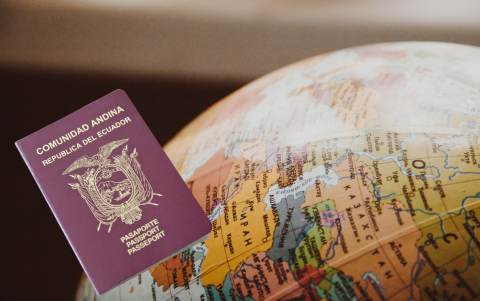 Con el pasaporte ecuatoriano, puedes ingresar sin visa a más de 70 países. Aquí te mostramos los 10 más recomendados para 2025.