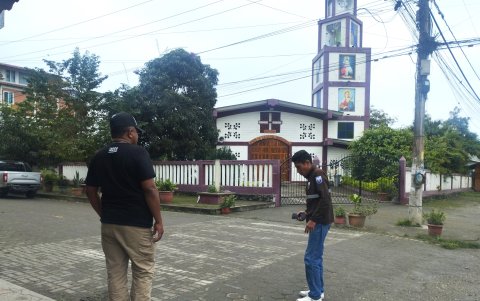 Peritos de la Policía Nacional revisaron la casa donde vivía el sacerdote Diego Sosa y conversaron con comuneros.