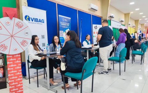 Alrededor de 800 personas se acercaron en las primeras horas de la Feria Nuevo Empleo del ITB
