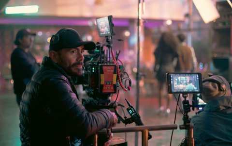Juan Carlos Gil, director de fotografía de la serie explica que el desafío más grande fue plasmar las distintas líneas de tiempo.