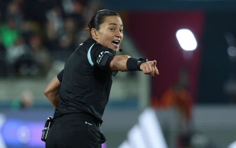 La árbitra brasileña Edina Alves fue el blanco de las críticas del Mushuc Runa-Independiente en el Atahualpa.