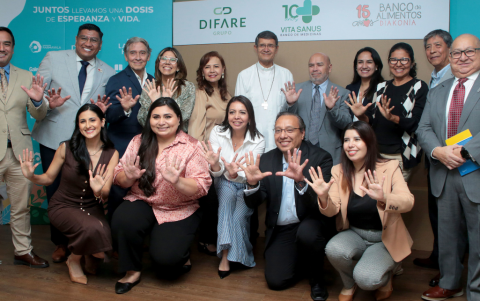 El evento contó con la presencia de monseñor Luis Cabrera, arzobispo de Guayaquil y presidente de Diakonía, además de representantes de fundaciones y aliados farmacéuticos.