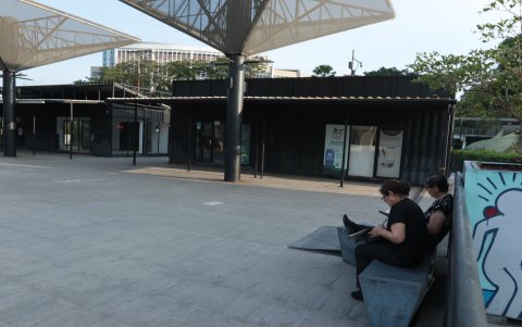 Anuncio. A los contenedores, característicos de Guayarte, se les dará mantenimiento, según Parques EP.