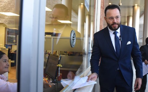 Gonzalo Albán dijo que entregó el fallo del TCE, en el que le permite su habilitación.