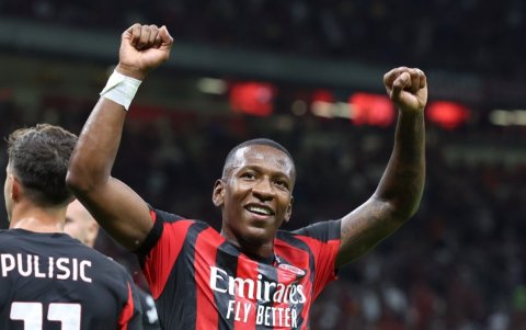 Pervis Estupiñán, lateral izquierdo del AC Milan.