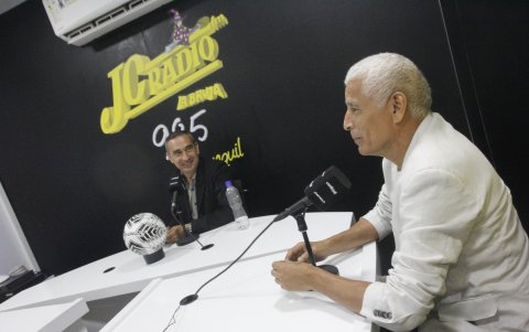 Montanero como comentarista junto a Johnson Sáenz, Luis Bustamante, en los Expertos del fútbol de HC Radio La Bruja