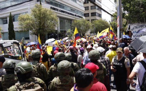 El 12 de agosto de 2025 el presidente Daniel Noboa lideró una marcha ciudadana en contra de los jueces de la Corte Constitucional por suspensión de artículos de sus leyes.