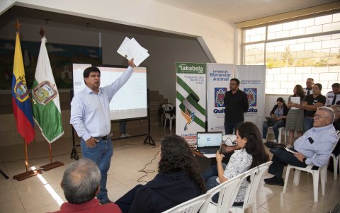 Los moradores dicen que existen documentos en los que consta que el destino del predio es la construcción de una unidad educativa.