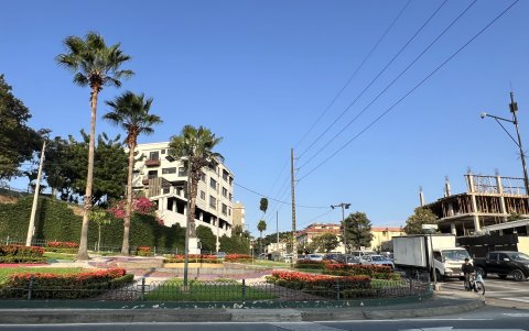 La vegetación destaca en el acceso a la ciudadela El Portón, en Lomas de Urdesa.