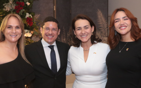 Silka Sánchez, Gino Cornejo, Brenda Ratti y Brenda Terán.