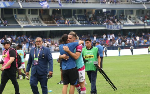 El delantero argentino Claudio Spinelli (c) el grito de gol Independiente 2025.