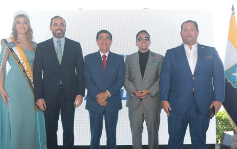 Valeria Palma, Pedro Pablo Duart, el alcalde Wilson Cañizares, Daniel Molina y Jaime Franco.