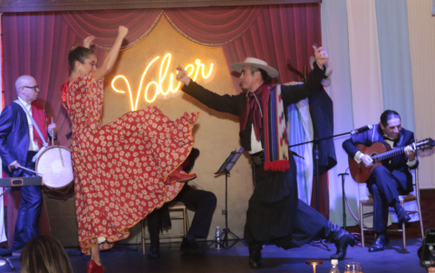 El show de tango está a cargo de Rubén Arrieta, Florencia Rodríguez, Fausto Salinas y Nardel Acuña.