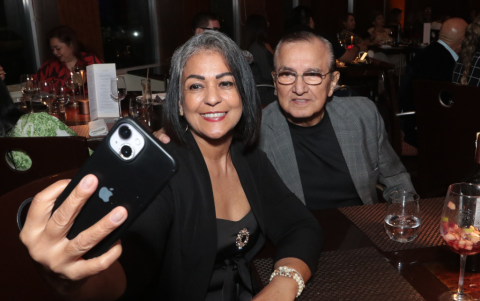 Los asistentes aprovecharon para hacerse selfies como recuerdo.