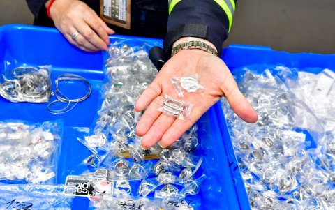 El Senae interceptó joyas valoradas en 84.000 dólares que ingresaban al país sin declarar, procedentes de Chile.