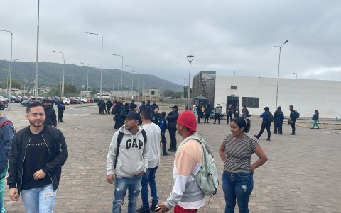 La paralización del personal de limpieza y seguridad inició la mañana de este miércoles 27 de agosto