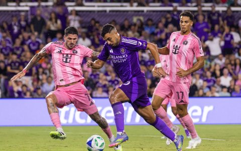 Rodrigo De Paul (i) en un duelo de 2025 entre Inter Miami y Orlando City.