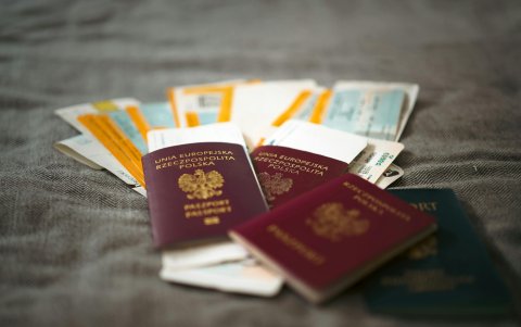 Referencial. Las autoridades diplomáticas recalcaron que ningún trámite migratorio se realiza fuera de los canales oficiales.