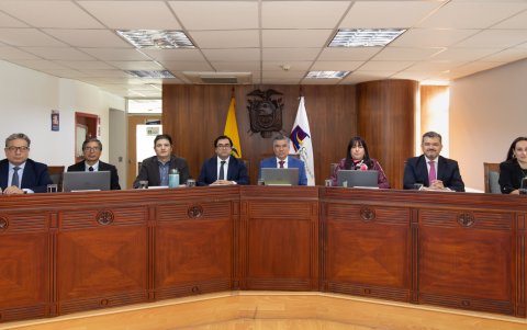 Ocho jueces de la Corte Constitucional son parte de la diligencia en la que se escuchan a los demandantes de la Ley de Integridad Pública.