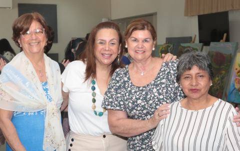 Sandra de Sotomayor, Rosa Barona, Alexandra de Crespo y Janeth Alejandro.
