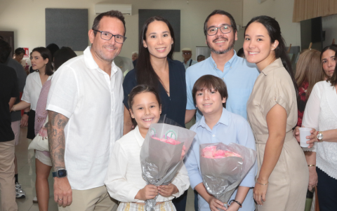 Cellini Cozzarelli, María Paula Quimí, Jorge Andrés Quimí, Paula Calle con los niños Gia Cozzarelli y Santiago Quimí.