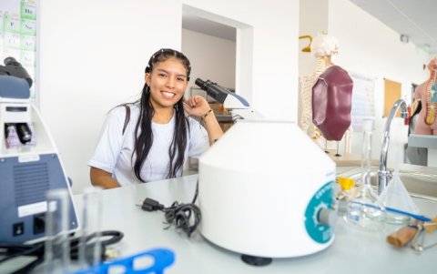 Para reforzar la seguridad, se han destinado 986 patrulleros, 1.345 motocicletas, 2.954 radios, 3.728 vallas y 1.540 conos,