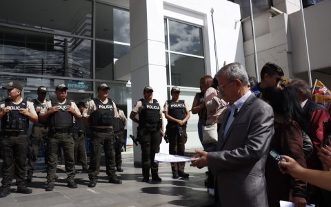 El vocal suplente del Consejo de Participación Ciudadana Óscar Ayerve no ha podido ni ingresar al CPCCS.