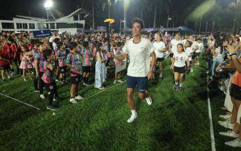 La Tea Olímpica la llevó Lucas Yúnez.