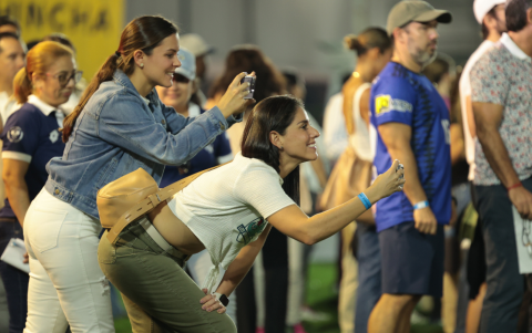 Denisse Castro y Stefanie Mackliff.