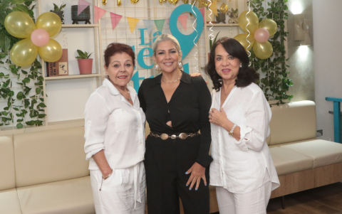 Luciana Zunino, Evelyn Torres de Valdez y Tere Bustamante.