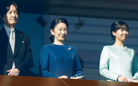 De izquierda a derecha, el príncipe Fumihito, la princesa Kiko y su hija la princesa Kako