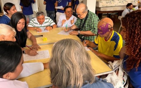 Pruebas neuropsicológicas aplicadas antes y después del programa evidencian mejoras en la autonomía de los adultos mayores y una reducción de los sentimientos de soledad.