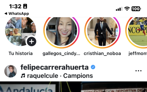 Los hermanos Carrera en el Deportivo Quito, Felipe con el trofeo de campeón de segunda.