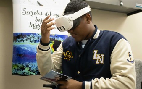 Los estudiantes de colegio pudieron participar de diversas demostraciones de tecnología.