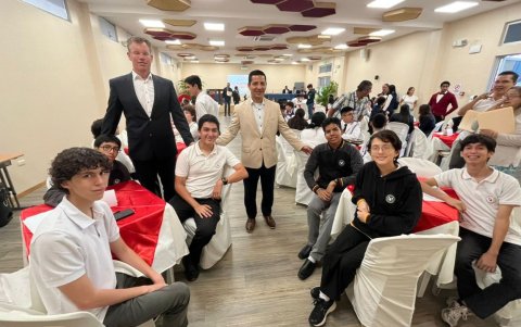 Las autoridades del Colegio Alemán Humboldt respaldaron el concurso, destacando el liderazgo académico de la institución y la proyección de sus estudiantes.