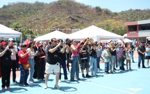 Padres de Familia participaron en las diversas actividades desarrolladas para recaudar fondos para becas estudiantiles.