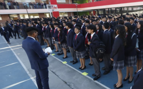 El retorno progresivo a clases busca evitar aglomeraciones en instituciones educativas de Quito.