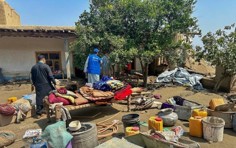 Al menos 800 personas han muerto y unas 2.000 han resultado heridas después de que un fuerte terremoto de magnitud 6,0 y varias réplicas sacudieran en la noche del domingo el este de Afganistán