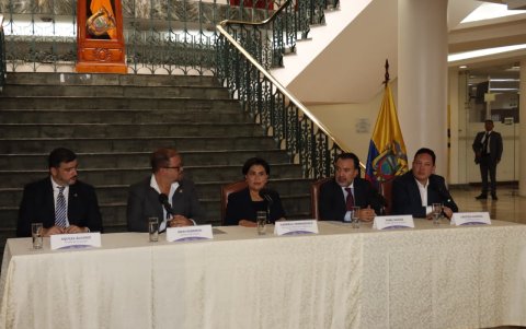 Los alcaldes de tres ciudades del país se reunieron en Quito con autoridades del Gobierno central.