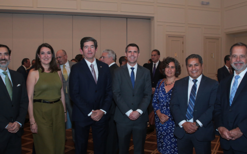 Luis Eduardo García, Caterina Costa de García, Francisco Solá, Dustin Kuchera, Françoise Baramdyka, José Solís y Jorge Pascual.